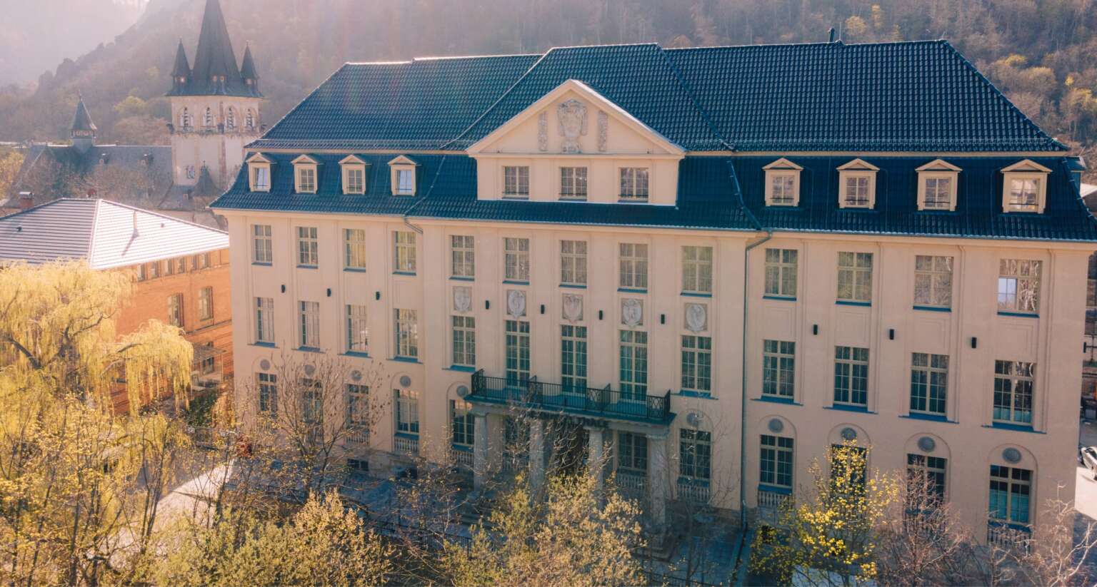 h24 hotel aussenansicht tag