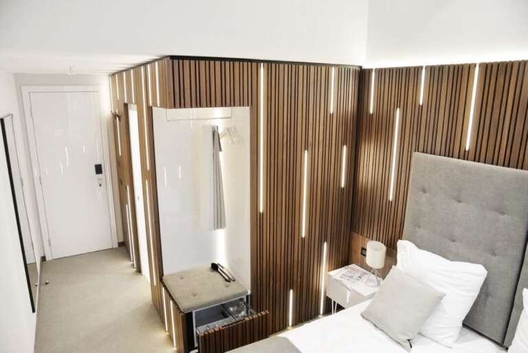 h24 lichtenberg zimmer mit bett