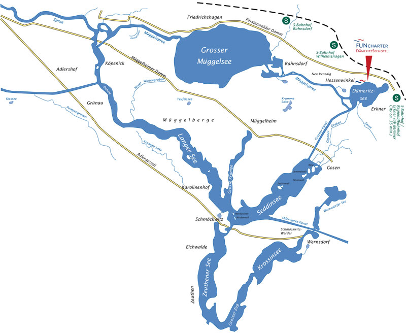 Karte des Gebiets Großer Müggelsee mit verschiedenen Wasserstraßen, angrenzenden Städten und bemerkenswerten Sehenswürdigkeiten wie Müggelsee, Müggelspree und Spree. Wichtige Straßen und Verkehrsverbindungen sind ebenfalls abgebildet, darunter das H24 DämeritzSeehotel und Bootsverleih Berlin für bequeme Bootsvermietungen.